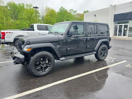 Black Clearcoat 2022 Jeep Wrangler Unlimited Sahara Altitude
