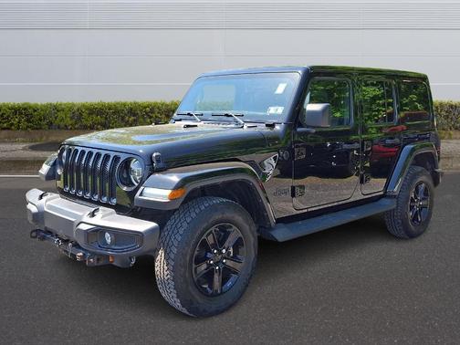 Black Clearcoat 2022 Jeep Wrangler Unlimited Sahara Altitude