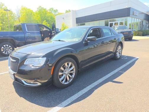 Gloss Black 2016 Chrysler 300 Limited