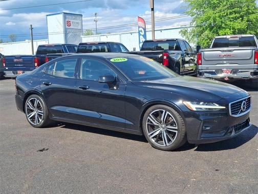 2019 Volvo S60 T6 R-Design