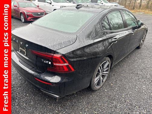 2019 Volvo S60 T6 R-Design