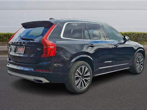 2021 Volvo XC90 T6 Momentum 7 Passenger