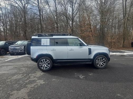 2022 Land Rover Defender 110 X-Dynamic SE