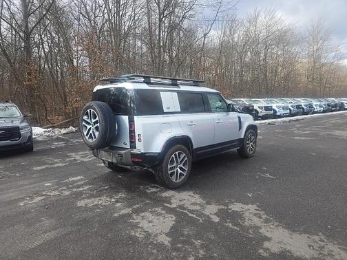 2022 Land Rover Defender 110 X-Dynamic SE