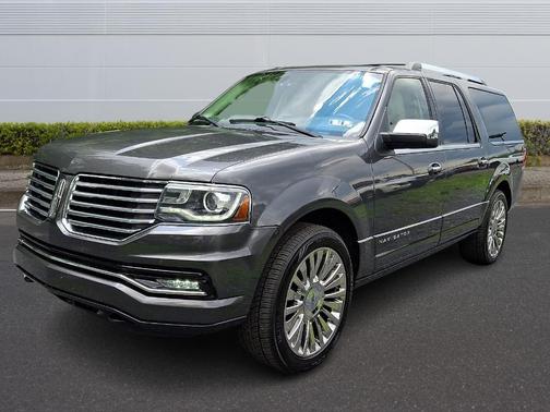 Magnetic Metallic 2015 Lincoln Navigator L