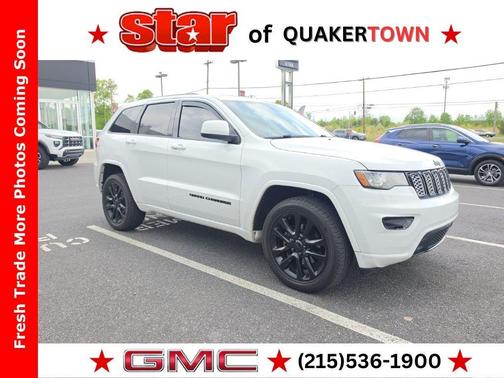 Bright White Clearcoat 2017 Jeep Grand Cherokee Altitude