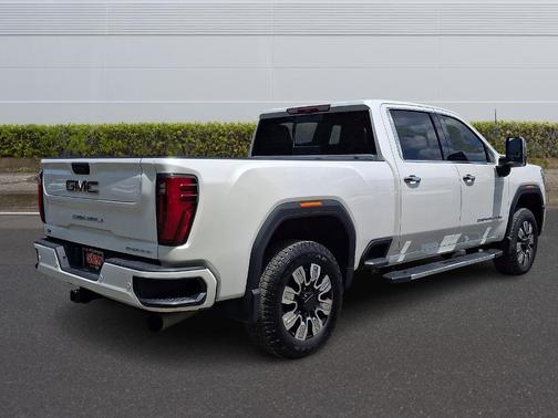 White Frost Tri-Coat 2024 GMC Sierra 2500 Denali