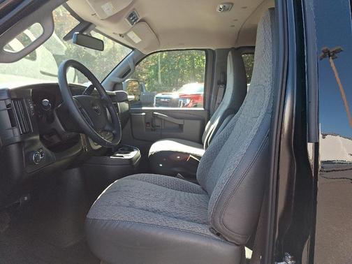 2025 GMC Savana 2500 LT
