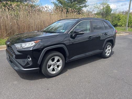 Midnight Black Metallic 2019 Toyota RAV4 XLE