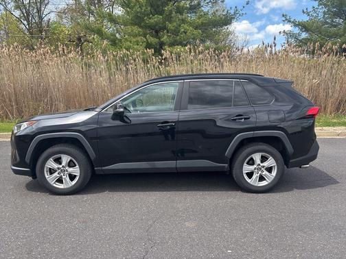 Midnight Black Metallic 2019 Toyota RAV4 XLE