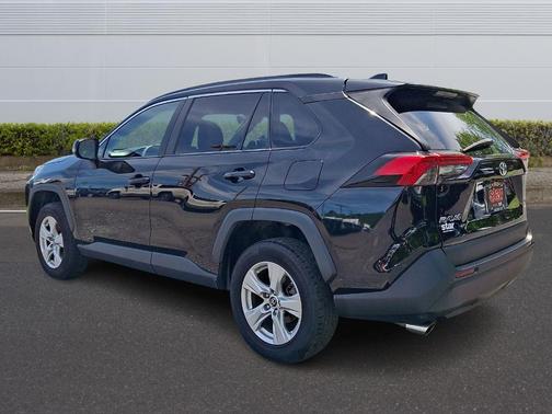 Midnight Black Metallic 2019 Toyota RAV4 XLE