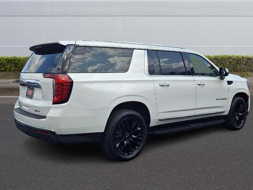 2023 GMC Yukon XL SLT