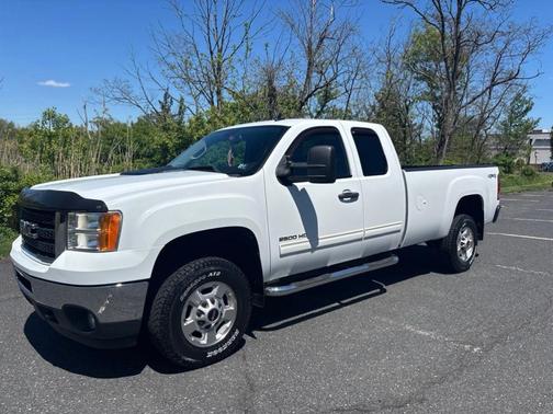 Summit White 2011 GMC Sierra 2500 SLE