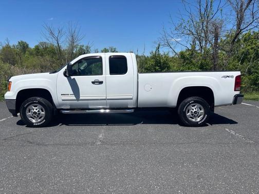Summit White 2011 GMC Sierra 2500 SLE
