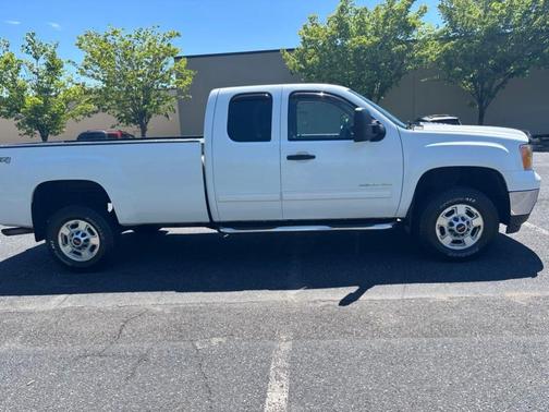 Summit White 2011 GMC Sierra 2500 SLE
