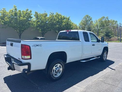 Summit White 2011 GMC Sierra 2500 SLE