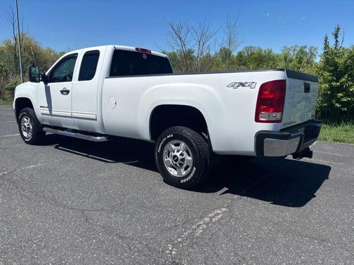 Summit White 2011 GMC Sierra 2500 SLE