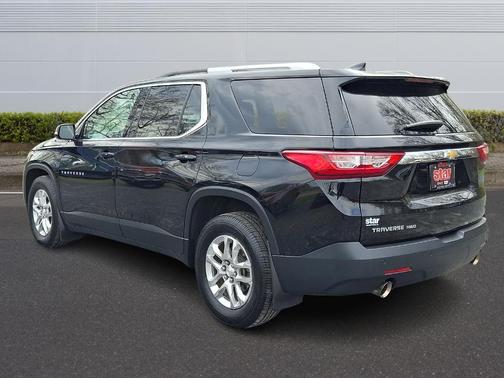 Mosaic Black Metallic 2018 Chevrolet Traverse LT Cloth