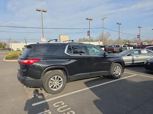 Black Metallic 2018 Chevrolet Traverse LT Cloth