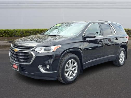 Mosaic Black Metallic 2018 Chevrolet Traverse LT Cloth