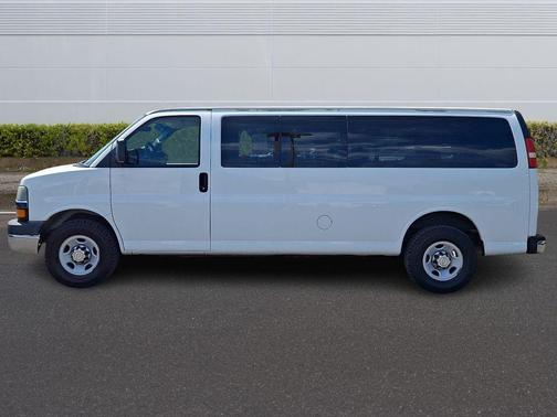 Summit White 2014 Chevrolet Express 3500 LT