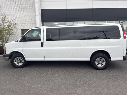 Summit White 2014 Chevrolet Express 3500 LT