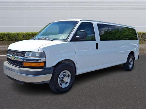 Summit White 2014 Chevrolet Express 3500 LT