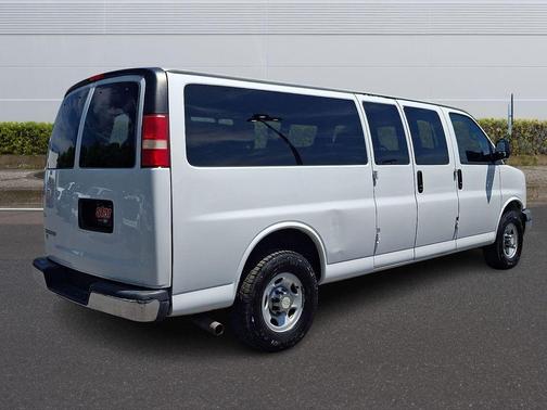 Summit White 2014 Chevrolet Express 3500 LT