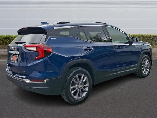 Marine Metallic 2022 GMC Terrain SLT