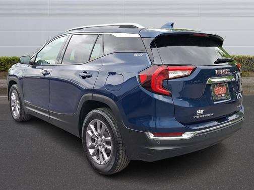 Marine Metallic 2022 GMC Terrain SLT