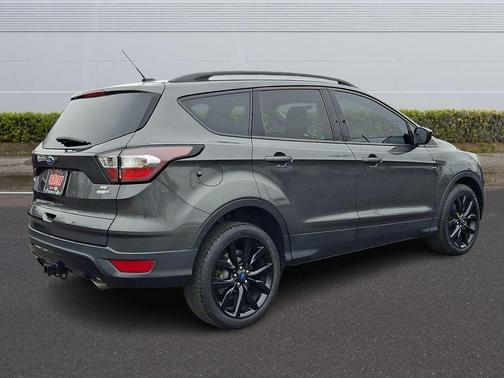 Magnetic Metallic 2018 Ford Escape SE