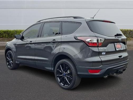Magnetic Metallic 2018 Ford Escape SE