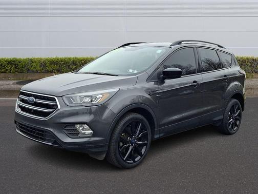 Magnetic Metallic 2018 Ford Escape SE