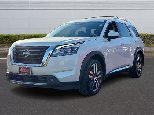 2022 Nissan Pathfinder Platinum