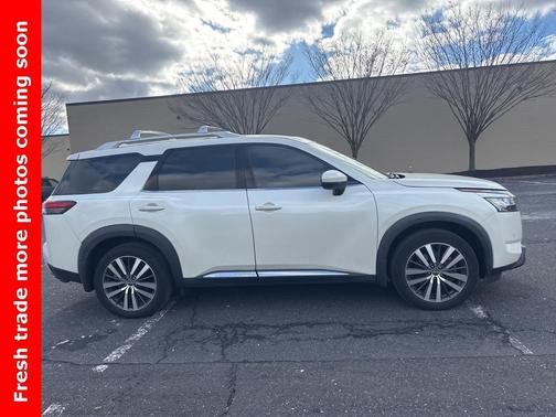 2022 Nissan Pathfinder Platinum