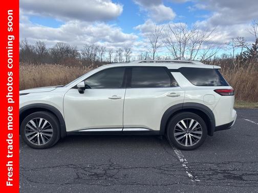 2022 Nissan Pathfinder Platinum