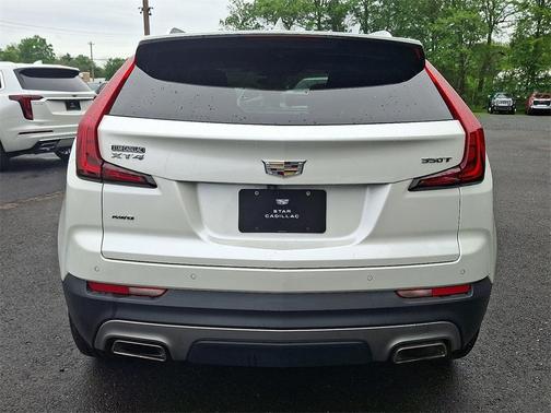 2022 Cadillac XT4 Premium Luxury