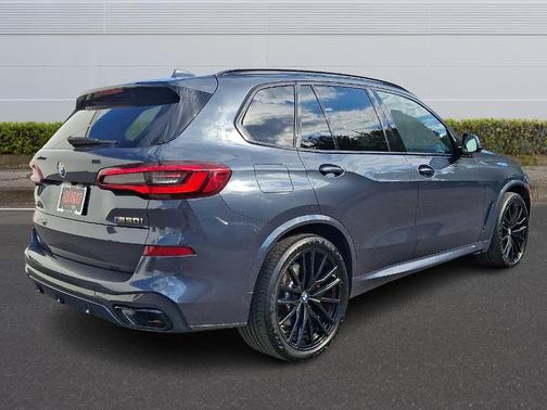 2022 BMW X5 M50i