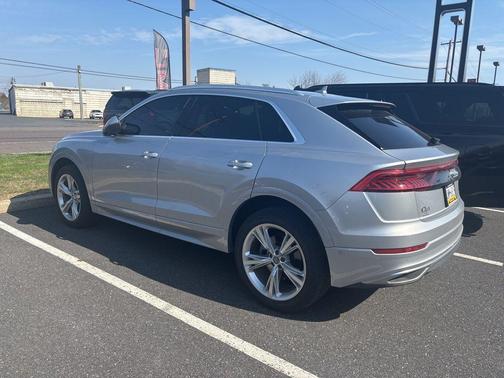 Florett Silver Metallic 2019 Audi Q8 3.0T Premium