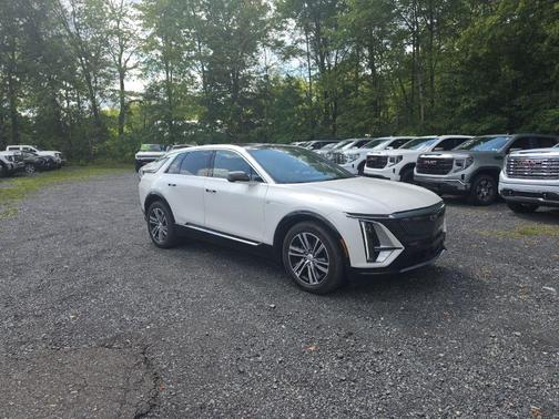 Crystal White 2024 Cadillac LYRIQ Luxury
