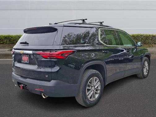 Mosaic Black Metallic 2023 Chevrolet Traverse LT Leather