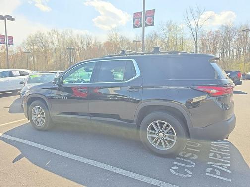 Black Metallic 2023 Chevrolet Traverse LT Leather