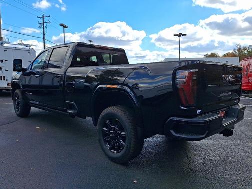 2026 GMC Sierra 3500 AT4