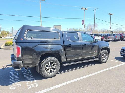 Onyx Black 2022 GMC Canyon AT4