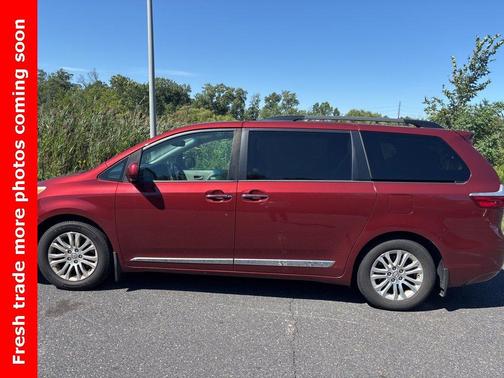 2017 Toyota Sienna XLE