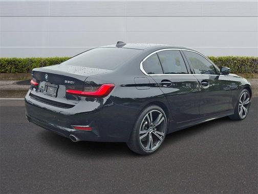 2019 BMW 330 i xDrive