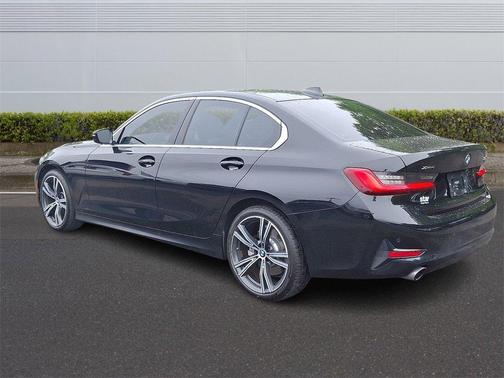 2019 BMW 330 i xDrive