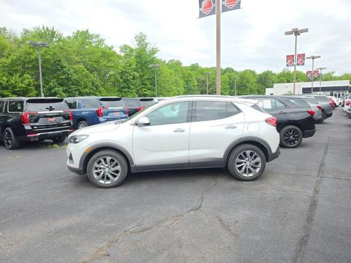 White Frost 2022 Buick Encore GX Essence