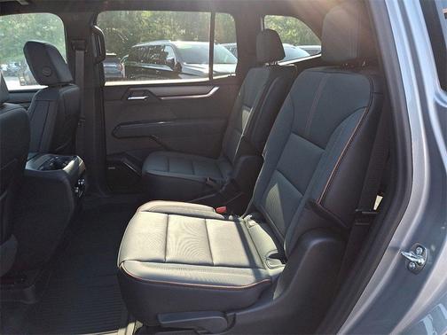 2025 GMC Acadia AT4