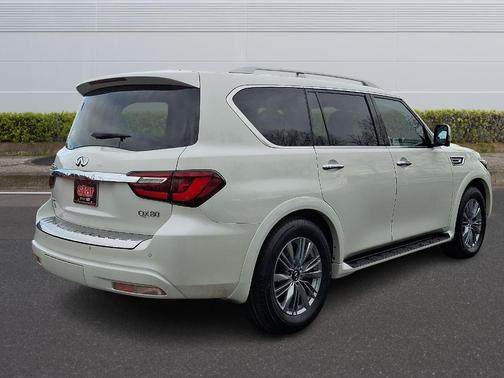 2022 INFINITI QX80 Luxe